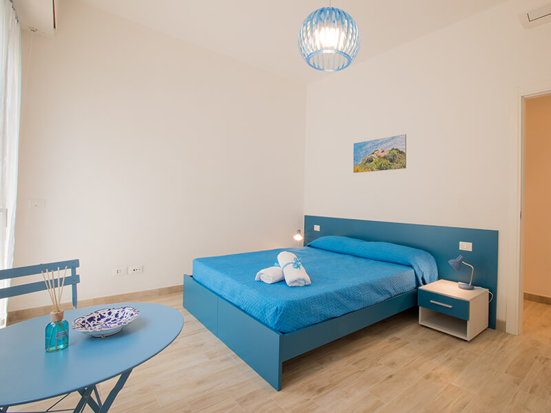 zagora 90 airbnb casa tua nel golfo dei poeti la spezia liguria appartamento in affitto camera da letto matrimoniale azzurra
